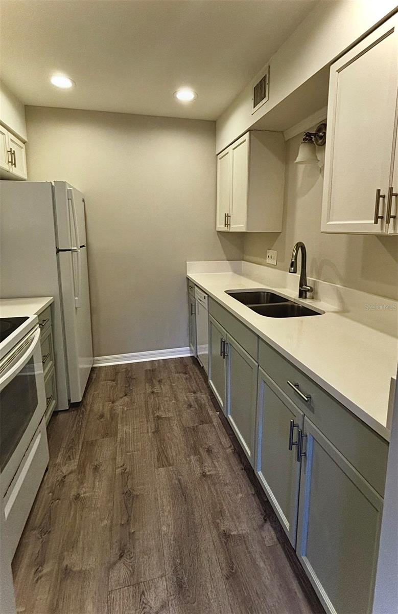 Image 6 of 21 For 350 79th Avenue N 134