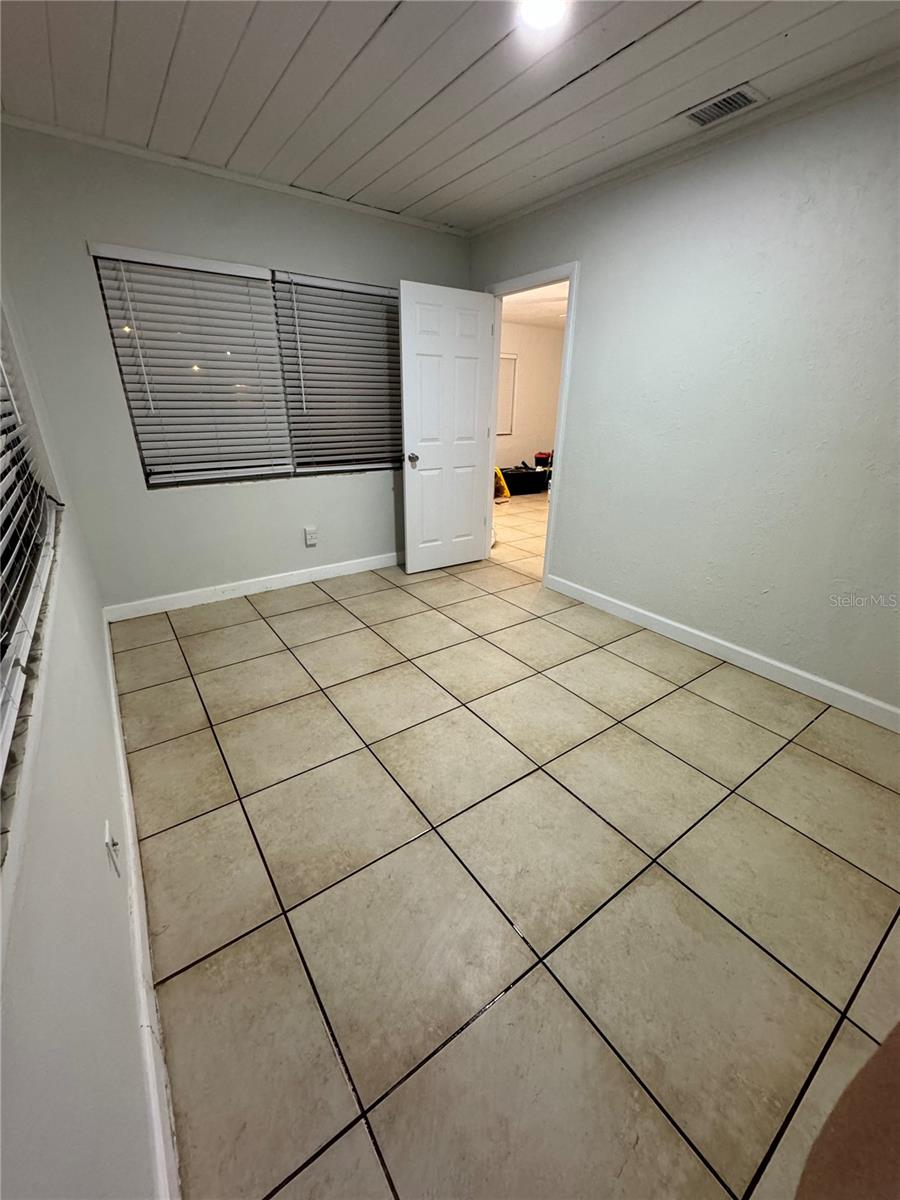 Image 10 of 21 For 121 33rd Avenue E