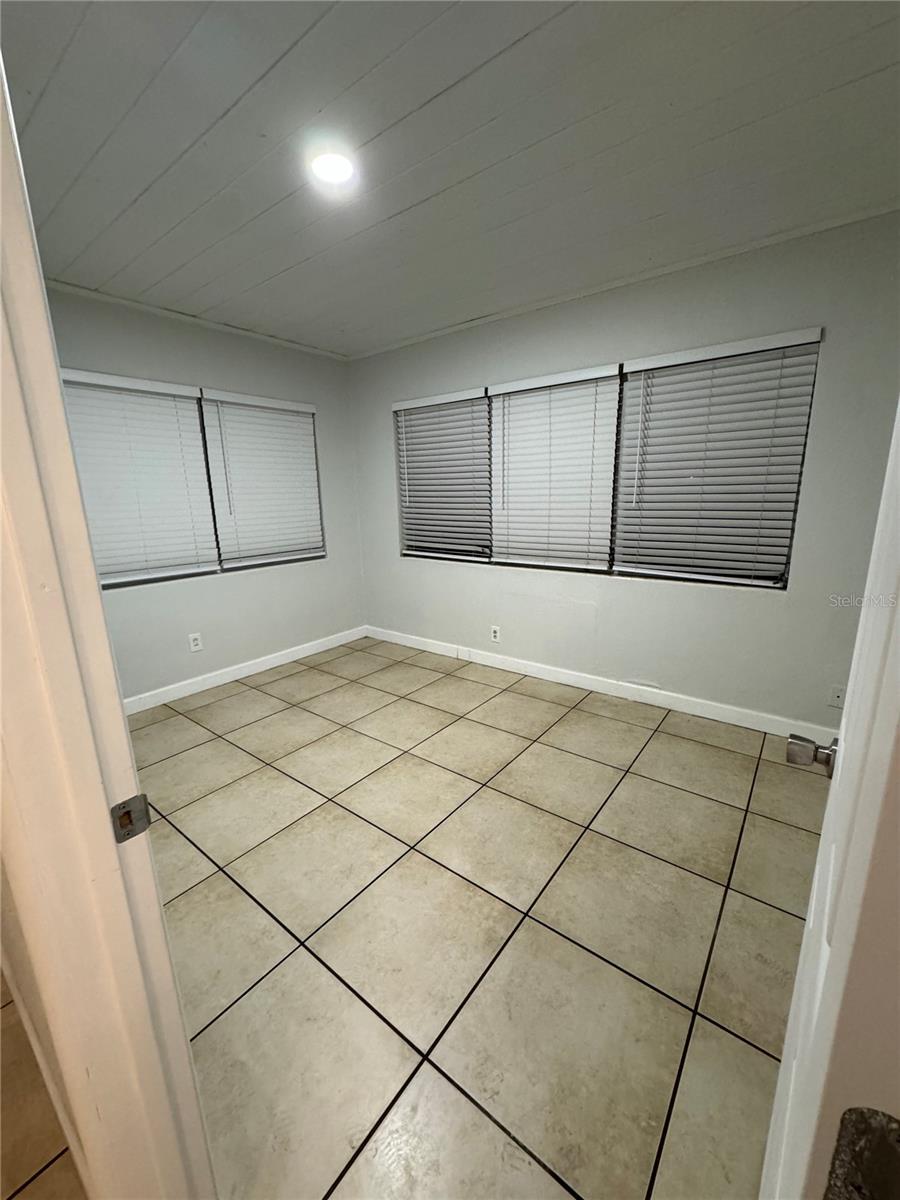 Image 11 of 21 For 121 33rd Avenue E