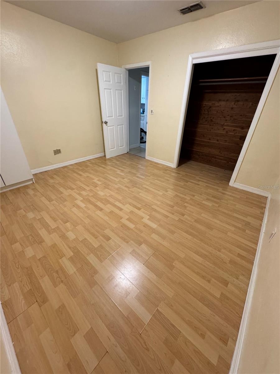 Image 14 of 21 For 121 33rd Avenue E