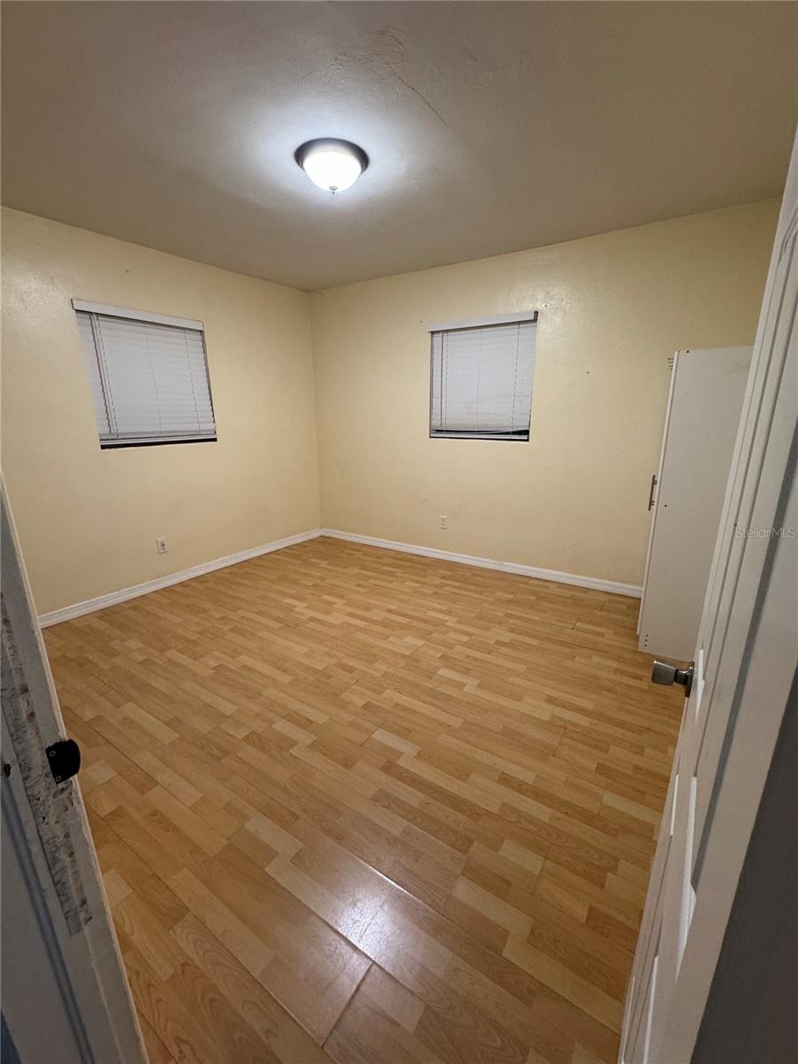 Image 15 of 21 For 121 33rd Avenue E