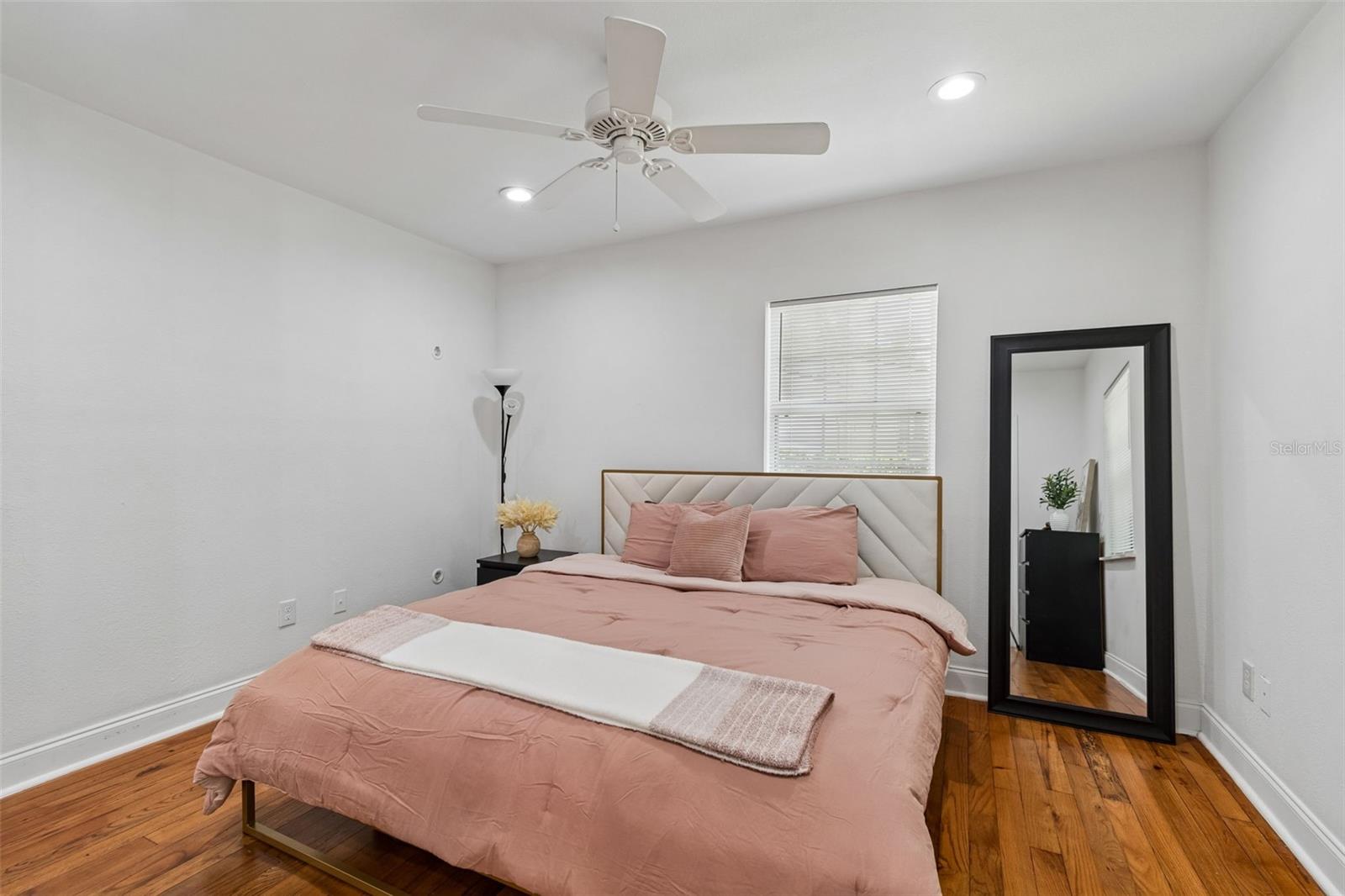 Image 24 of 73 For 2801 Manhattan Avenue