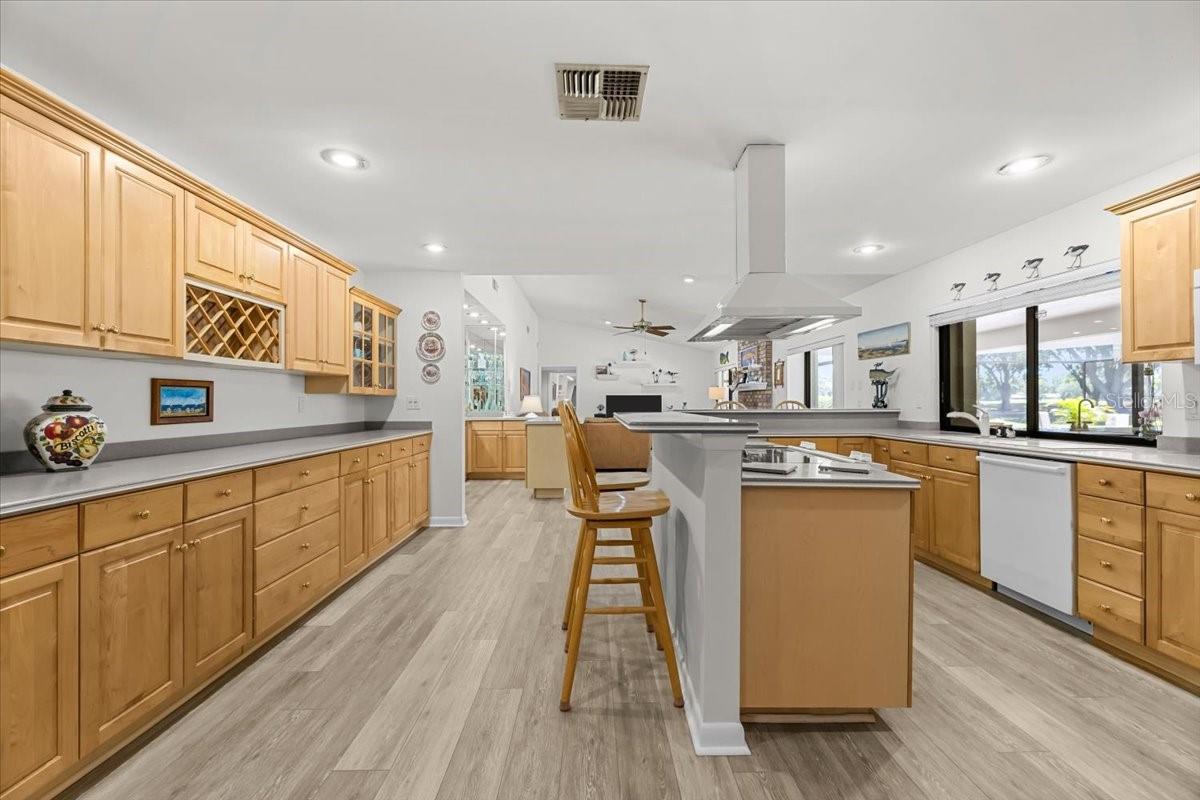 Image 18 of 61 For 3111 Hyde Park Drive