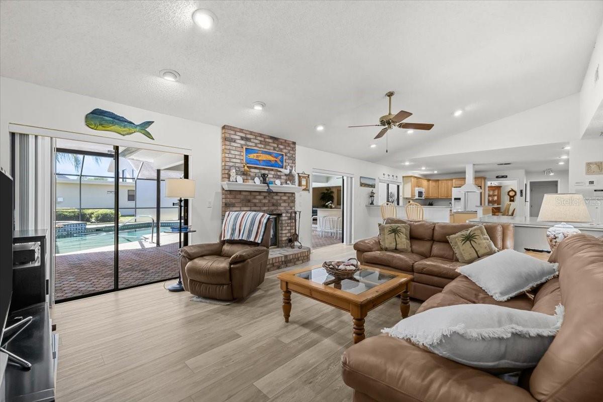 Image 19 of 61 For 3111 Hyde Park Drive