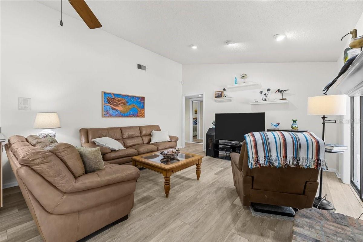 Image 22 of 61 For 3111 Hyde Park Drive