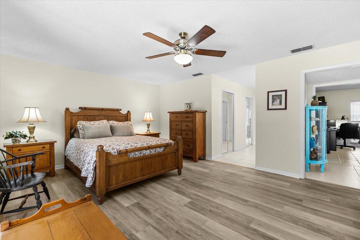 Image 51 of 61 For 3111 Hyde Park Drive