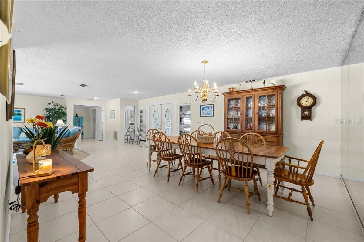 Image 7 of 61 For 3111 Hyde Park Drive