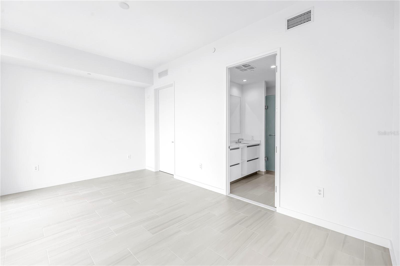 Image 11 of 43 For 400 Central Avenue 1608