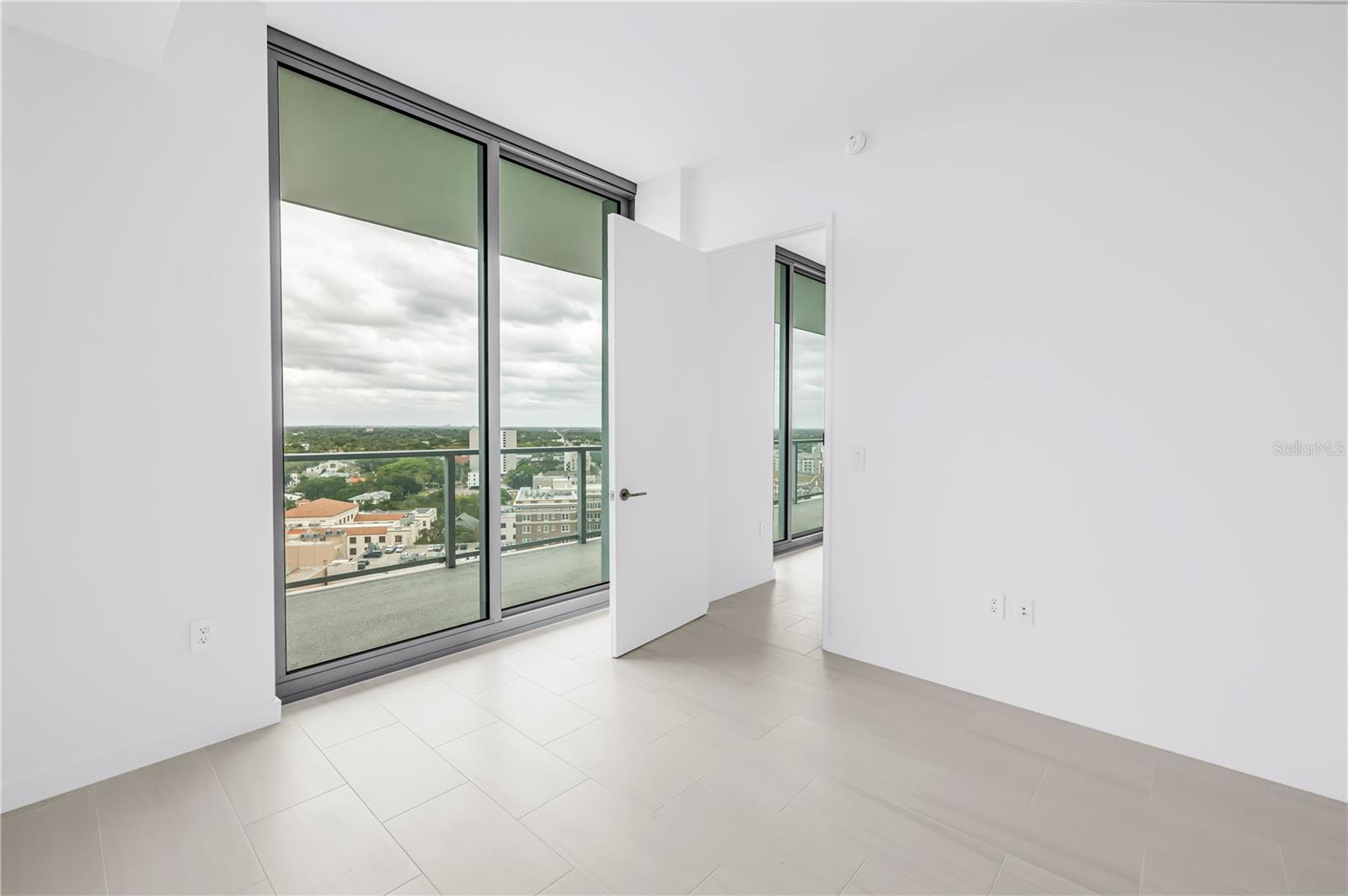 Image 15 of 43 For 400 Central Avenue 1608