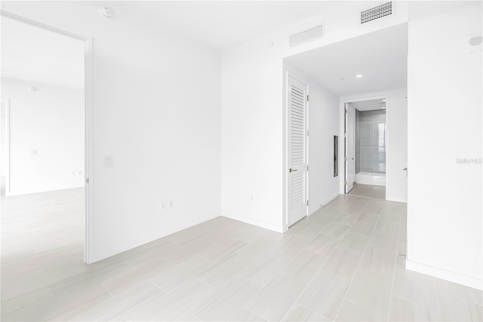Image 16 of 43 For 400 Central Avenue 1608