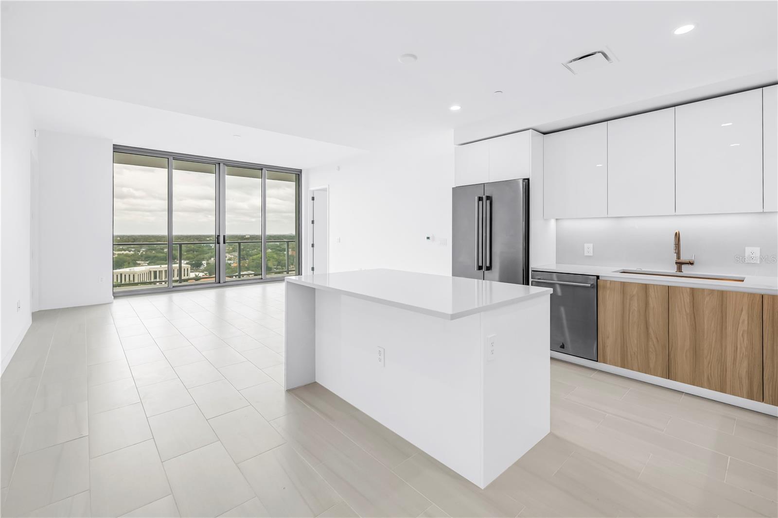 Image 2 of 43 For 400 Central Avenue 1608