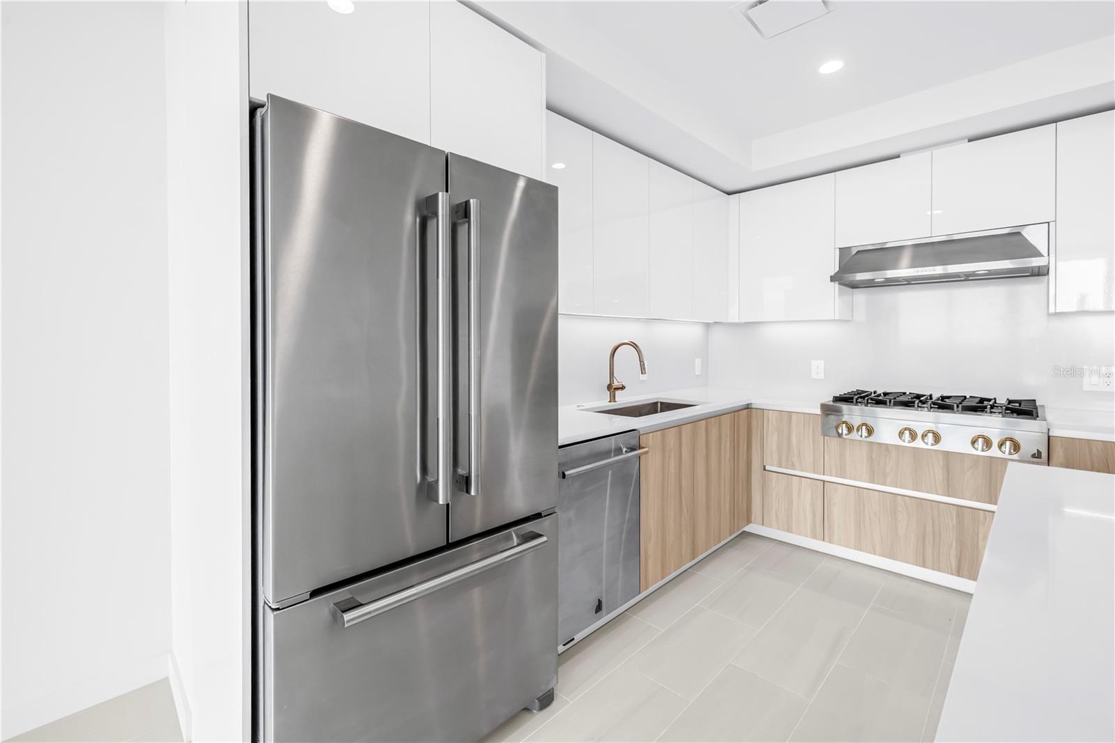 Image 4 of 43 For 400 Central Avenue 1608