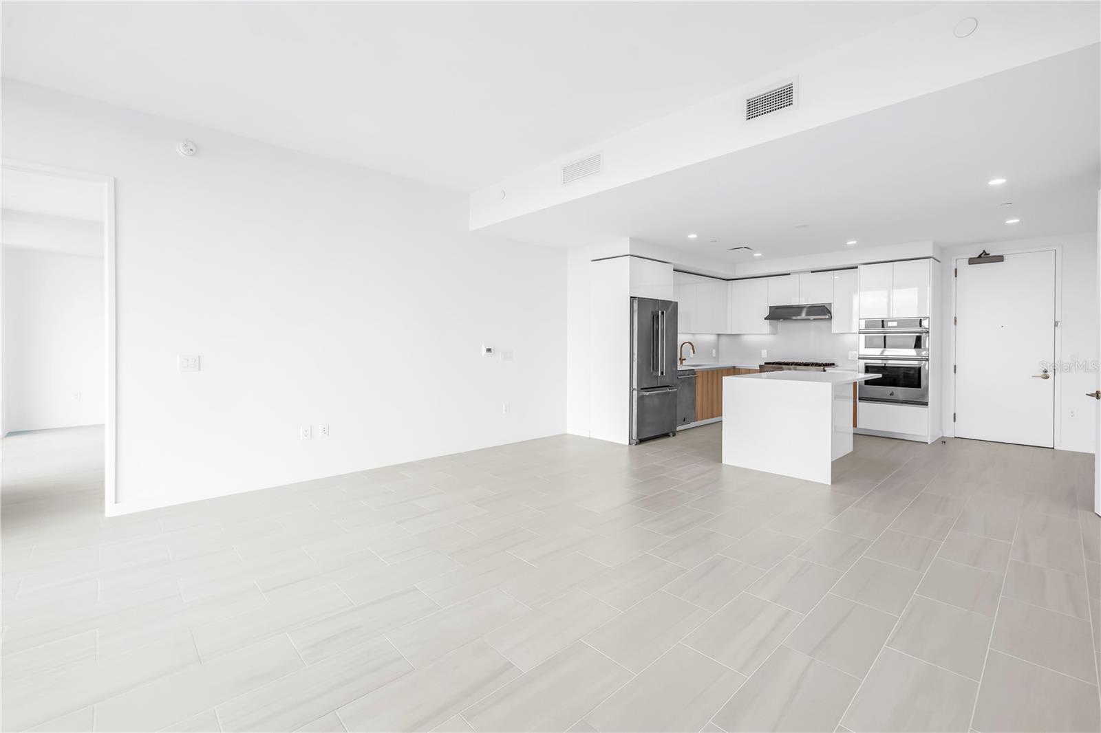 Image 6 of 43 For 400 Central Avenue 1608