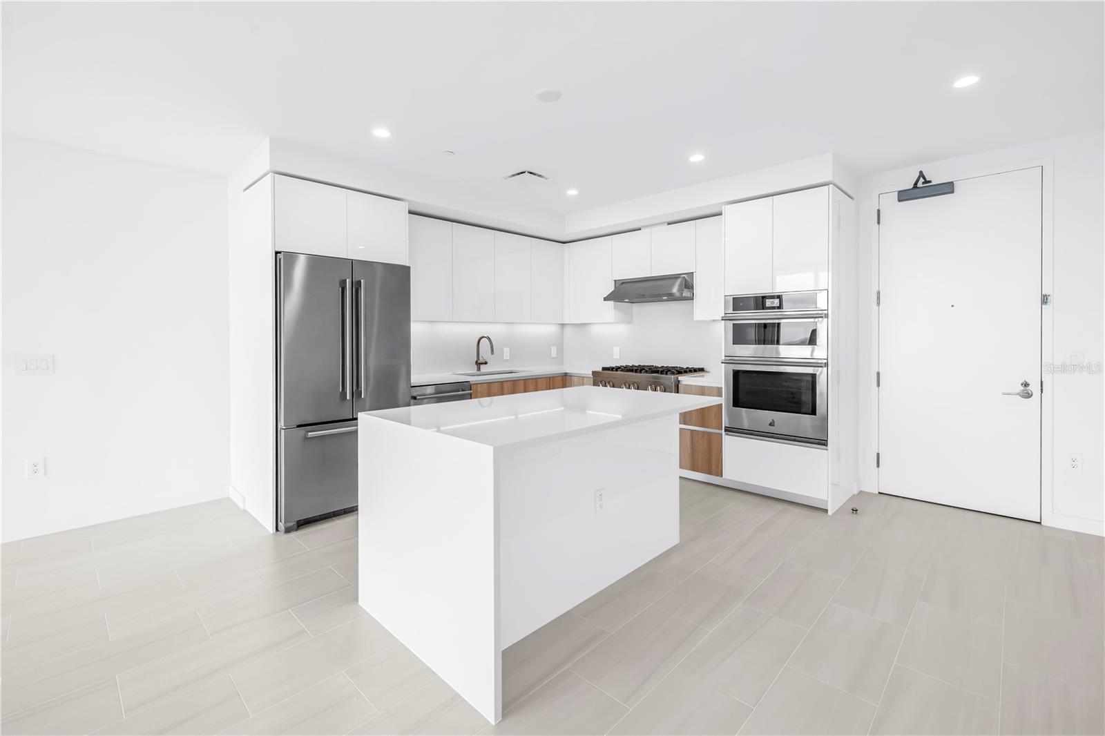 Image 7 of 43 For 400 Central Avenue 1608