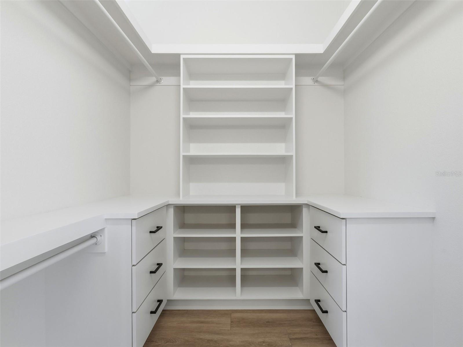 Image 28 of 43 For 8452 Yearling Lane