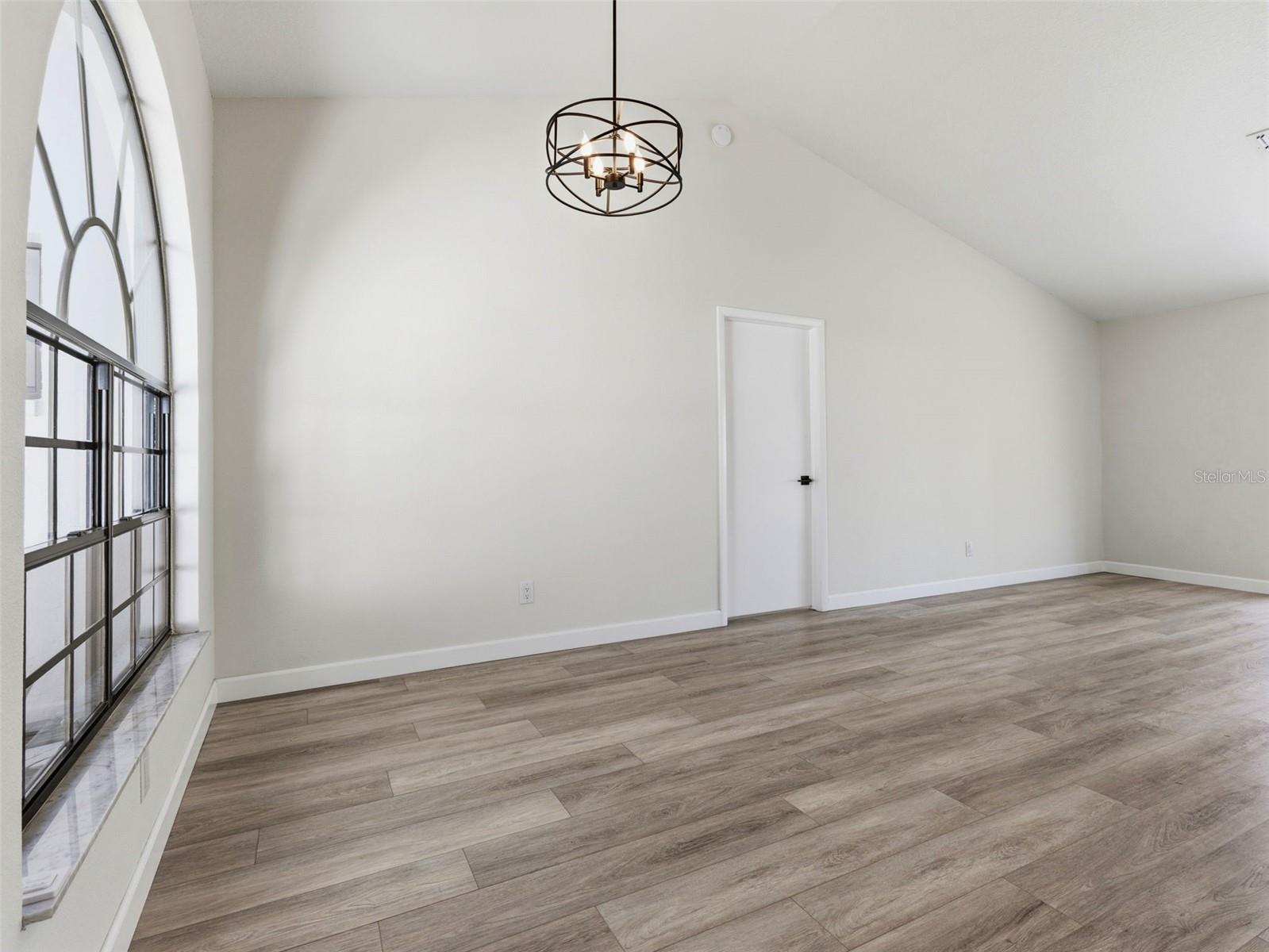 Image 6 of 43 For 8452 Yearling Lane