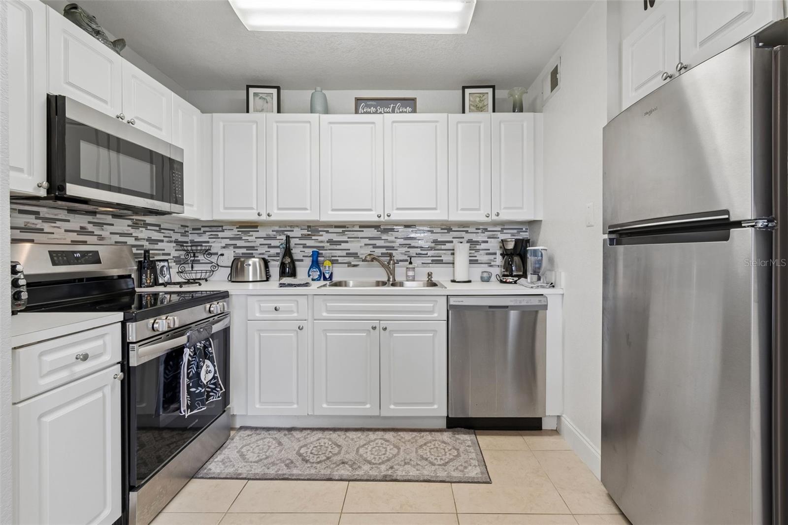 Image 18 of 54 For 13765 Juniper Blossom Drive 101