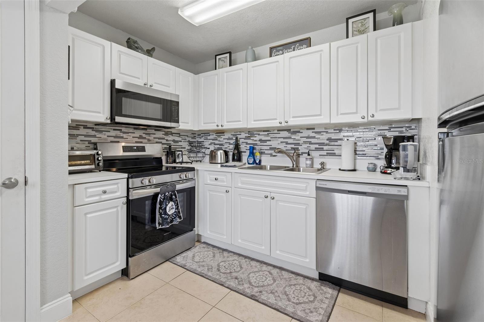 Image 19 of 54 For 13765 Juniper Blossom Drive 101