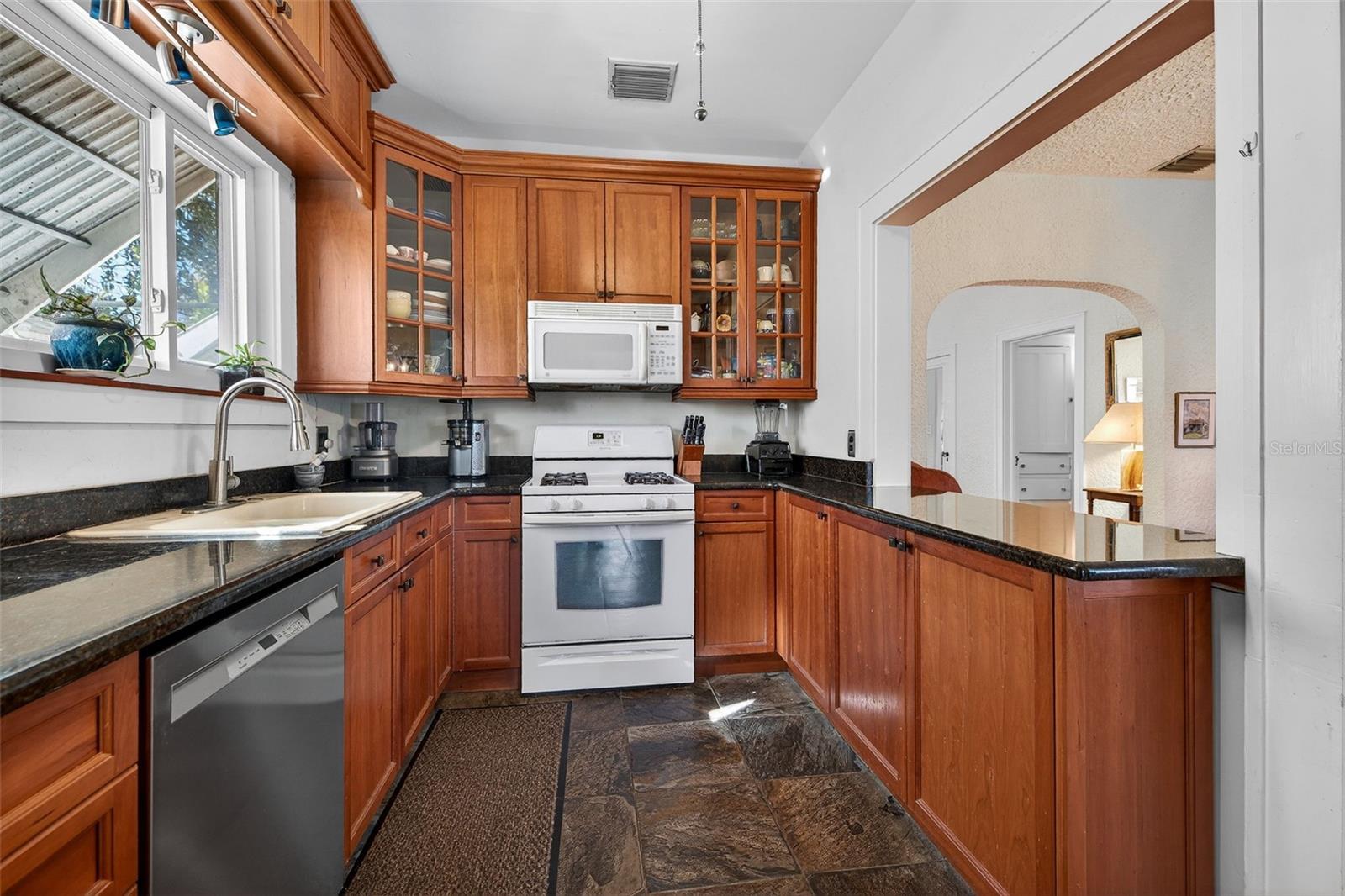 Image 11 of 32 For 1138 23rd Avenue N