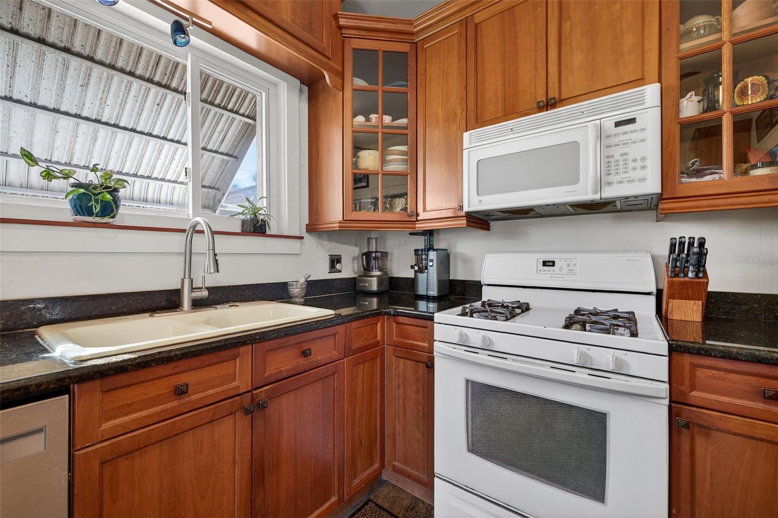 Image 12 of 32 For 1138 23rd Avenue N