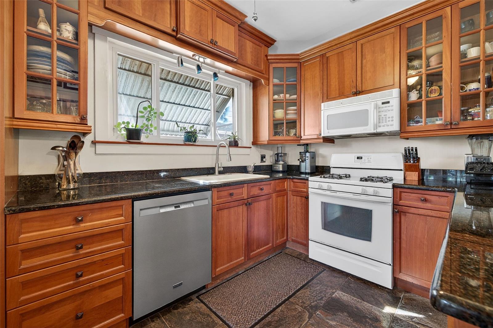 Image 13 of 32 For 1138 23rd Avenue N