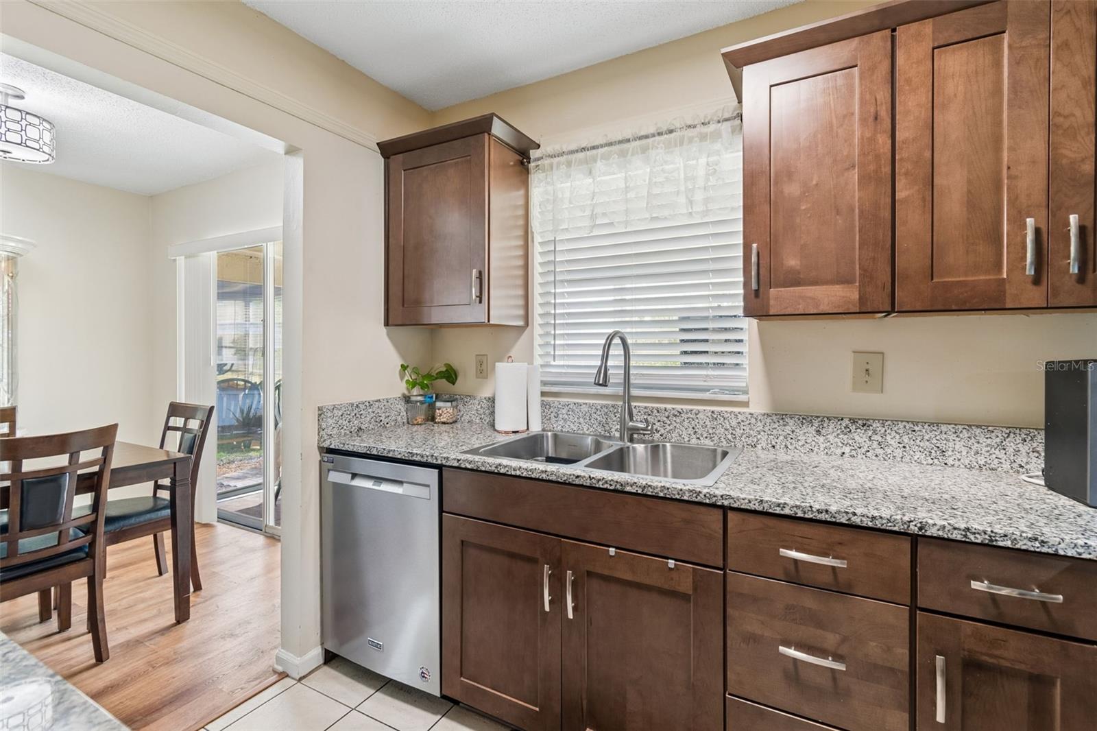 Image 15 of 39 For 1904 Canterbury Lane 5