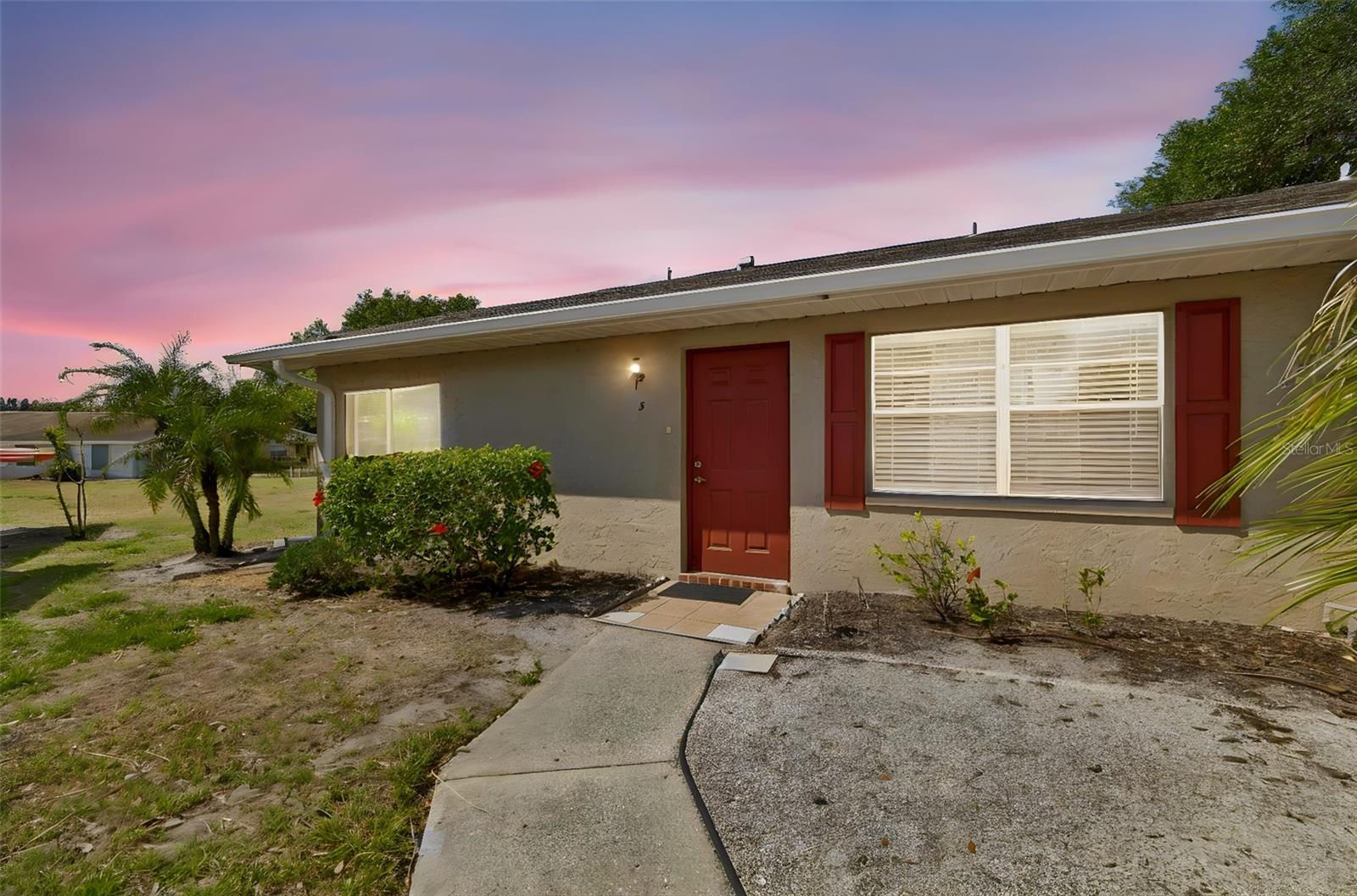 Image 2 of 39 For 1904 Canterbury Lane 5