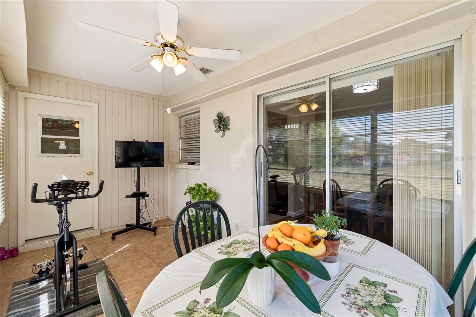 Image 29 of 39 For 1904 Canterbury Lane 5