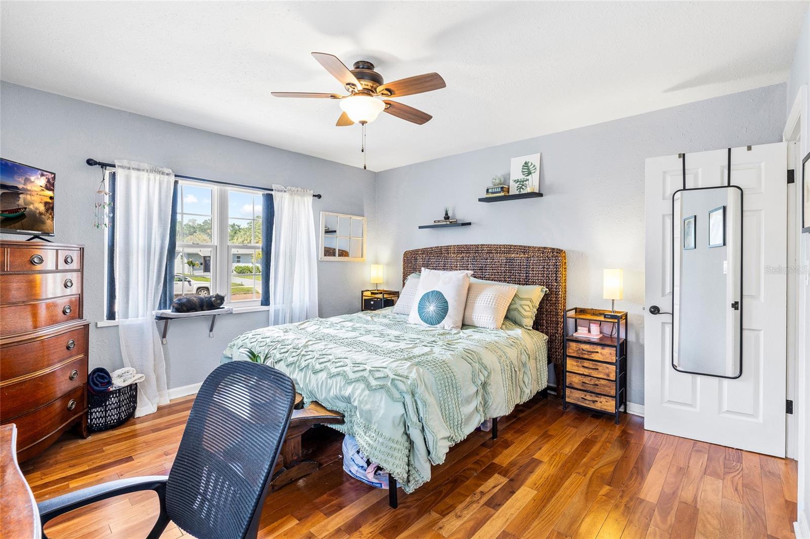 Image 18 of 36 For 4650 2nd Avenue S