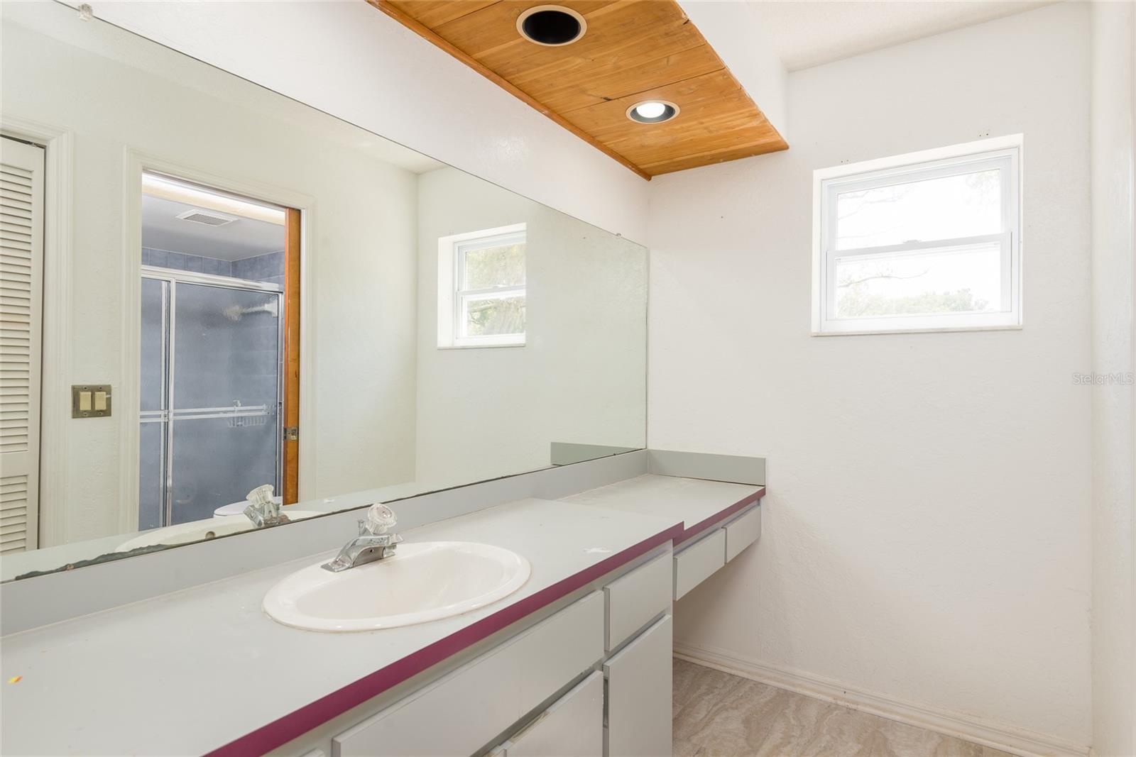 Image 12 of 37 For 7550 Gates Circle