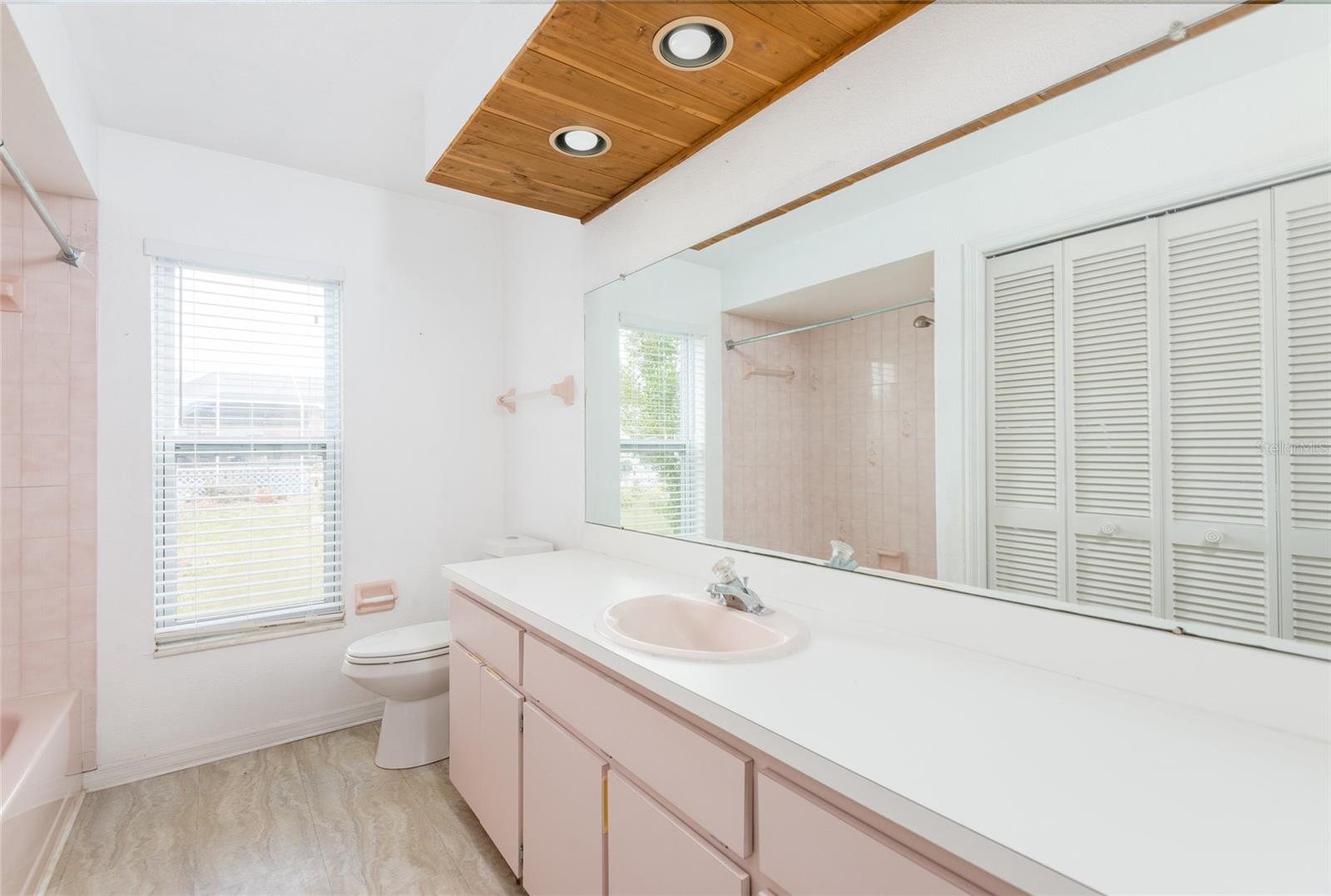 Image 23 of 37 For 7550 Gates Circle