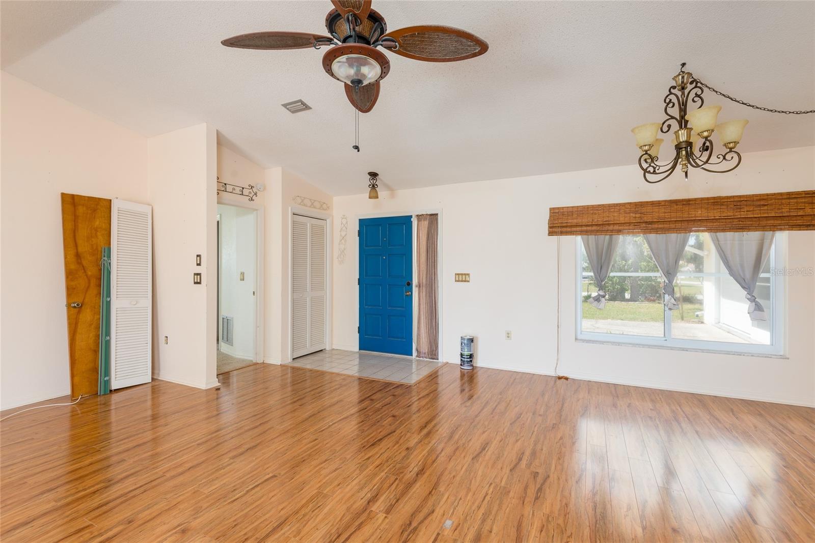 Image 4 of 37 For 7550 Gates Circle