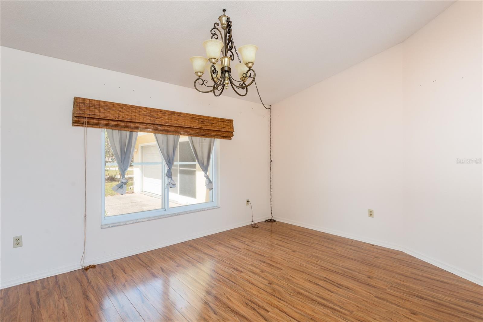 Image 5 of 37 For 7550 Gates Circle