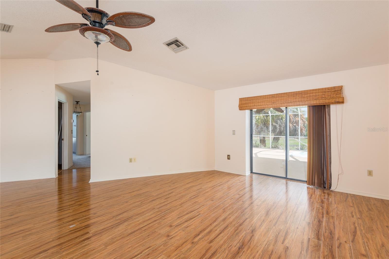 Image 7 of 37 For 7550 Gates Circle