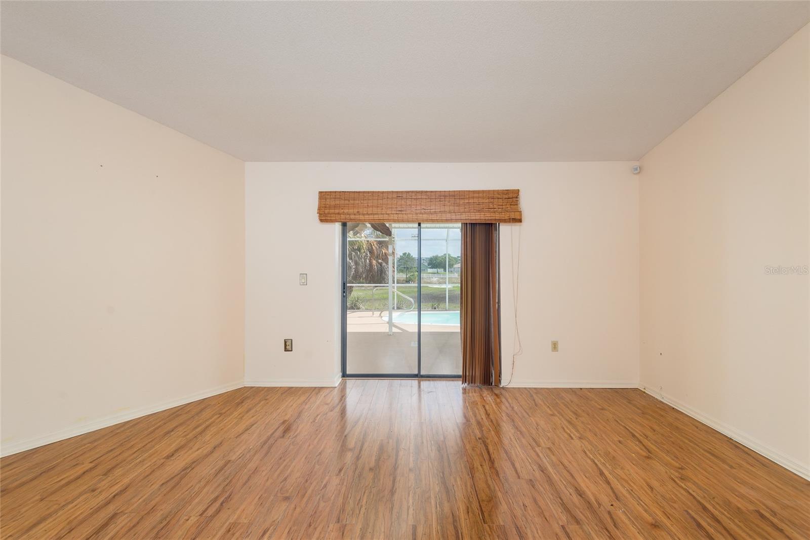 Image 8 of 37 For 7550 Gates Circle