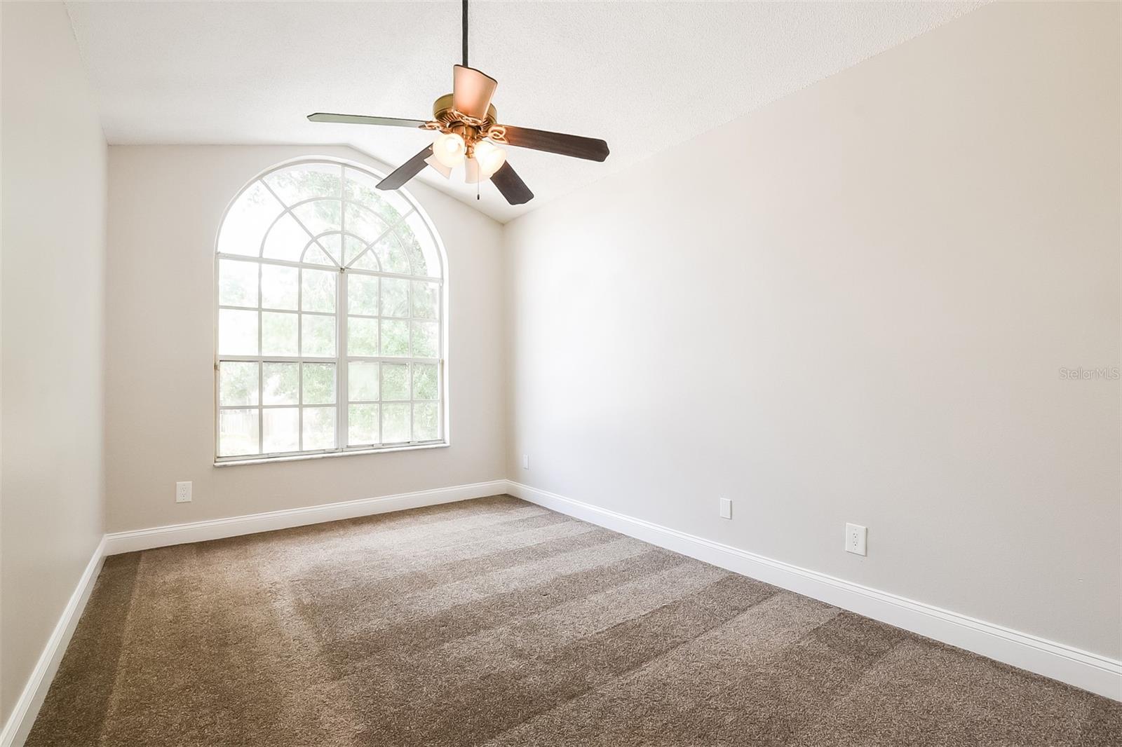 Image 17 of 20 For 176 Hanging Moss Drive