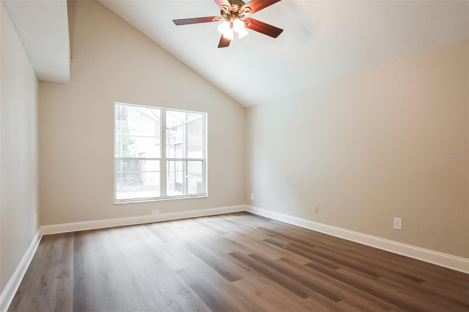 Image 8 of 20 For 176 Hanging Moss Drive