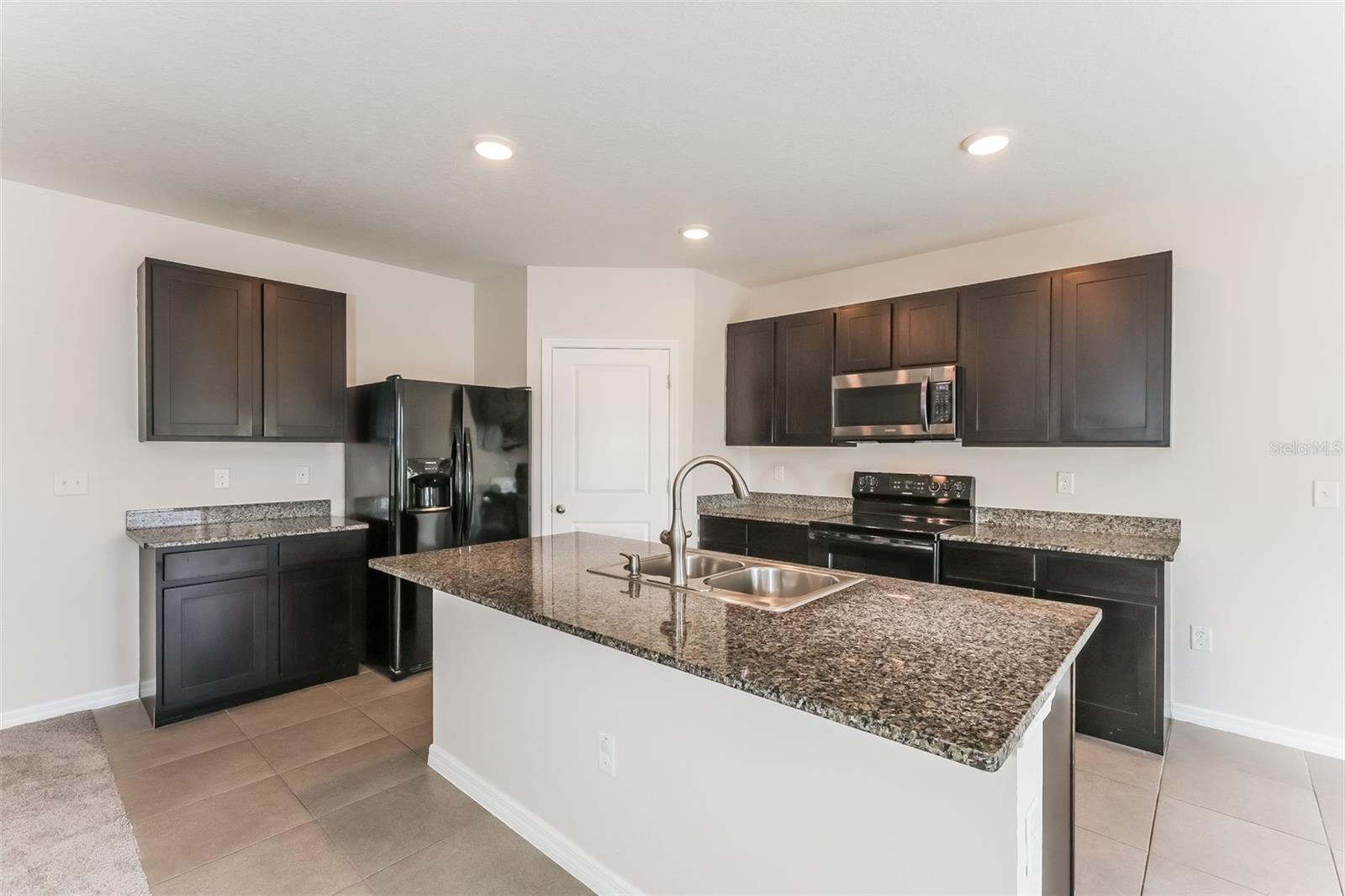 Image 5 of 19 For 9529 Sunstone Boulevard