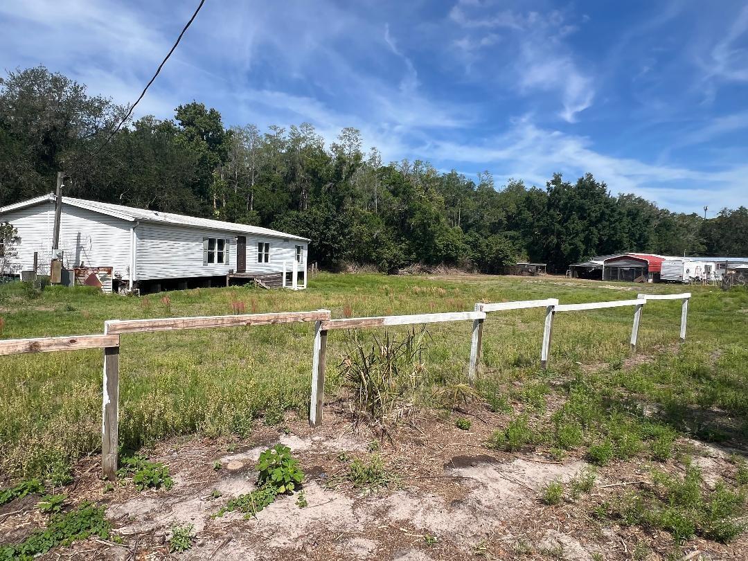 Listing photo id 5 for 15617 Casey Road