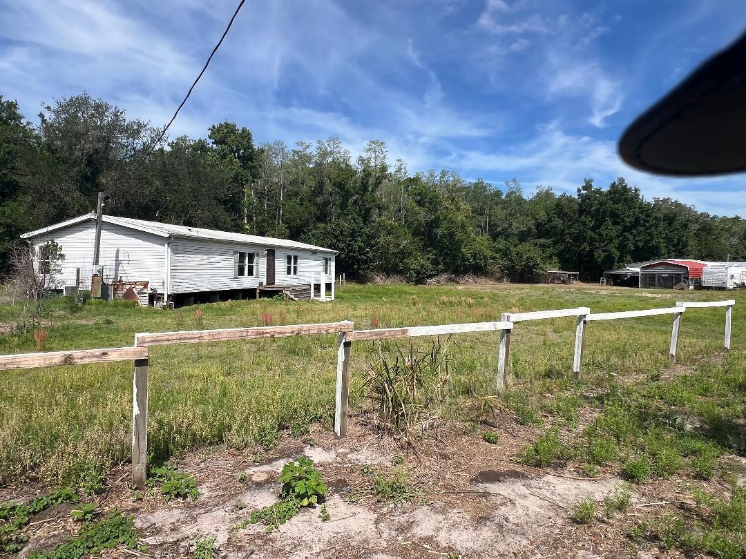 Listing photo id 6 for 15617 Casey Road