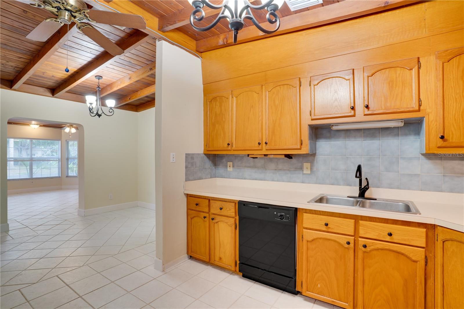 Image 12 of 36 For 1533 Suffolk Street N