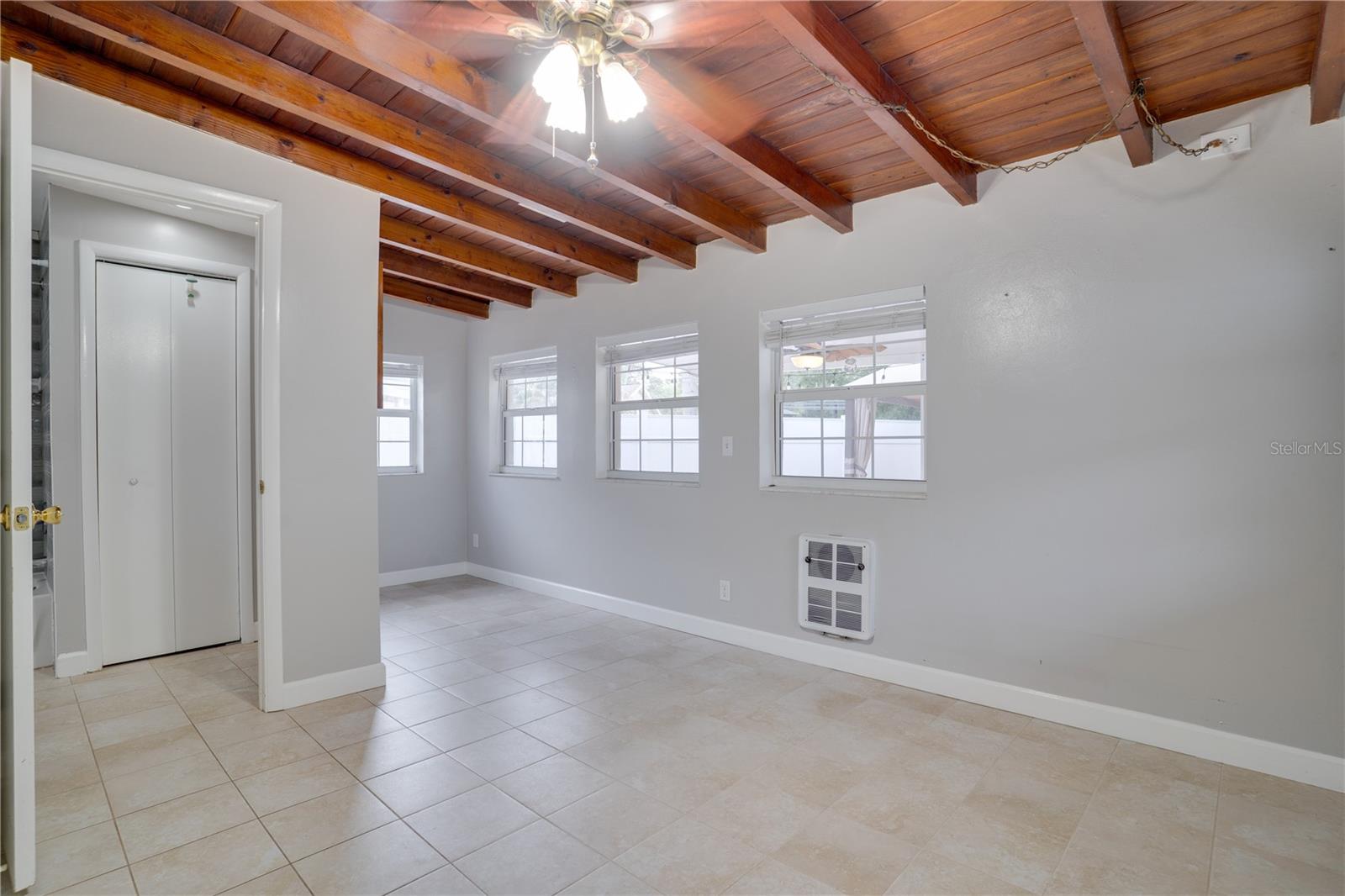 Image 13 of 36 For 1533 Suffolk Street N