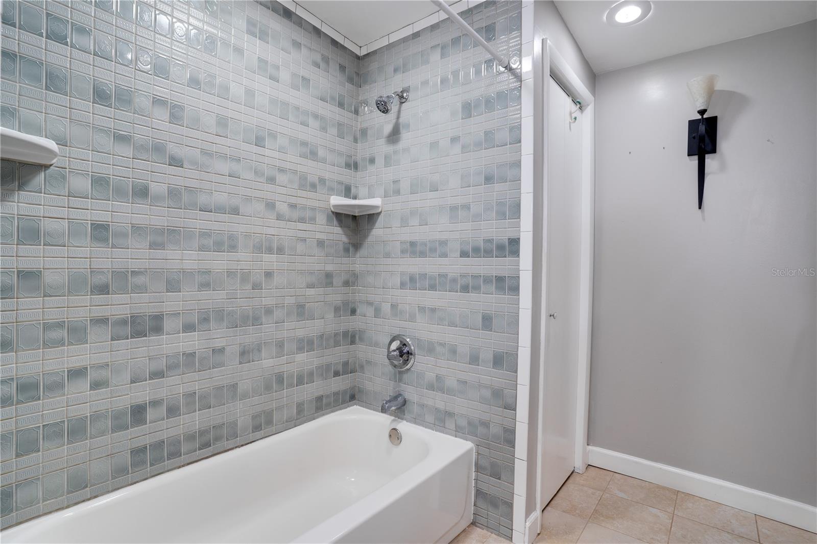 Image 16 of 36 For 1533 Suffolk Street N