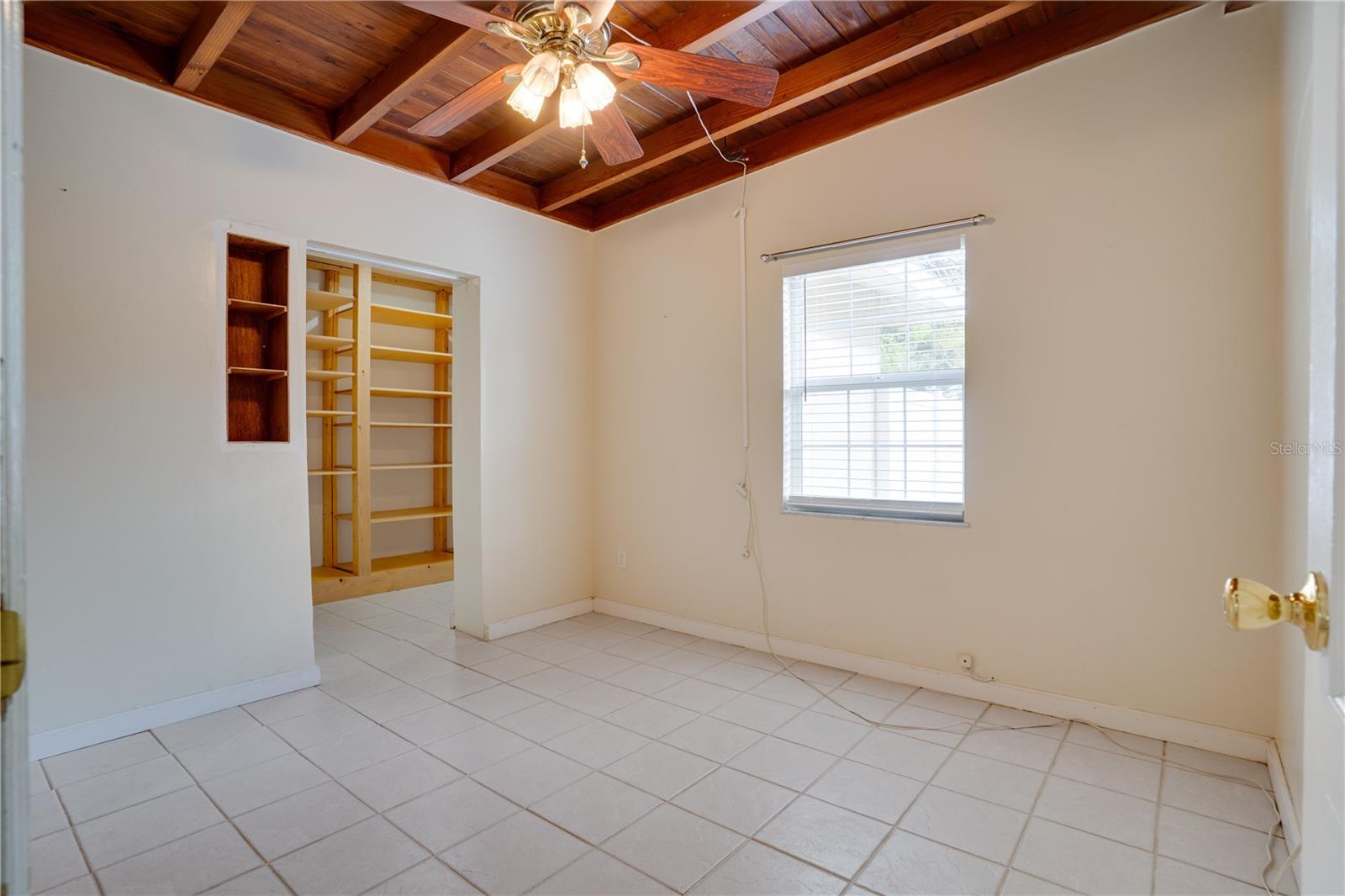 Image 17 of 36 For 1533 Suffolk Street N