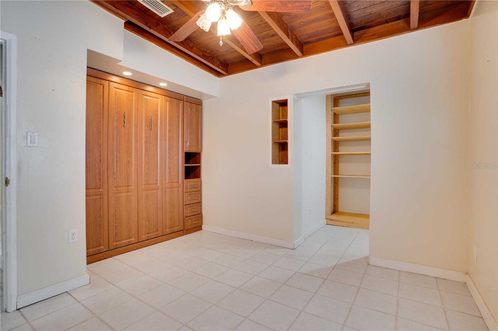 Image 18 of 36 For 1533 Suffolk Street N