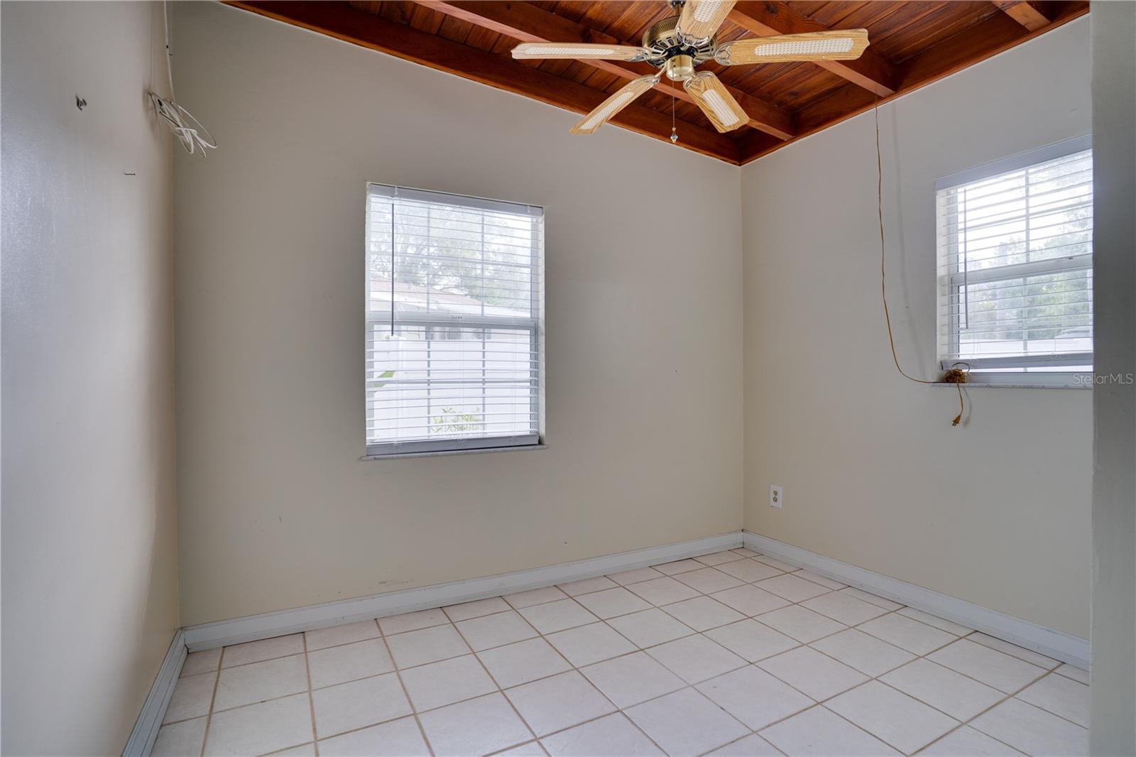 Image 21 of 36 For 1533 Suffolk Street N