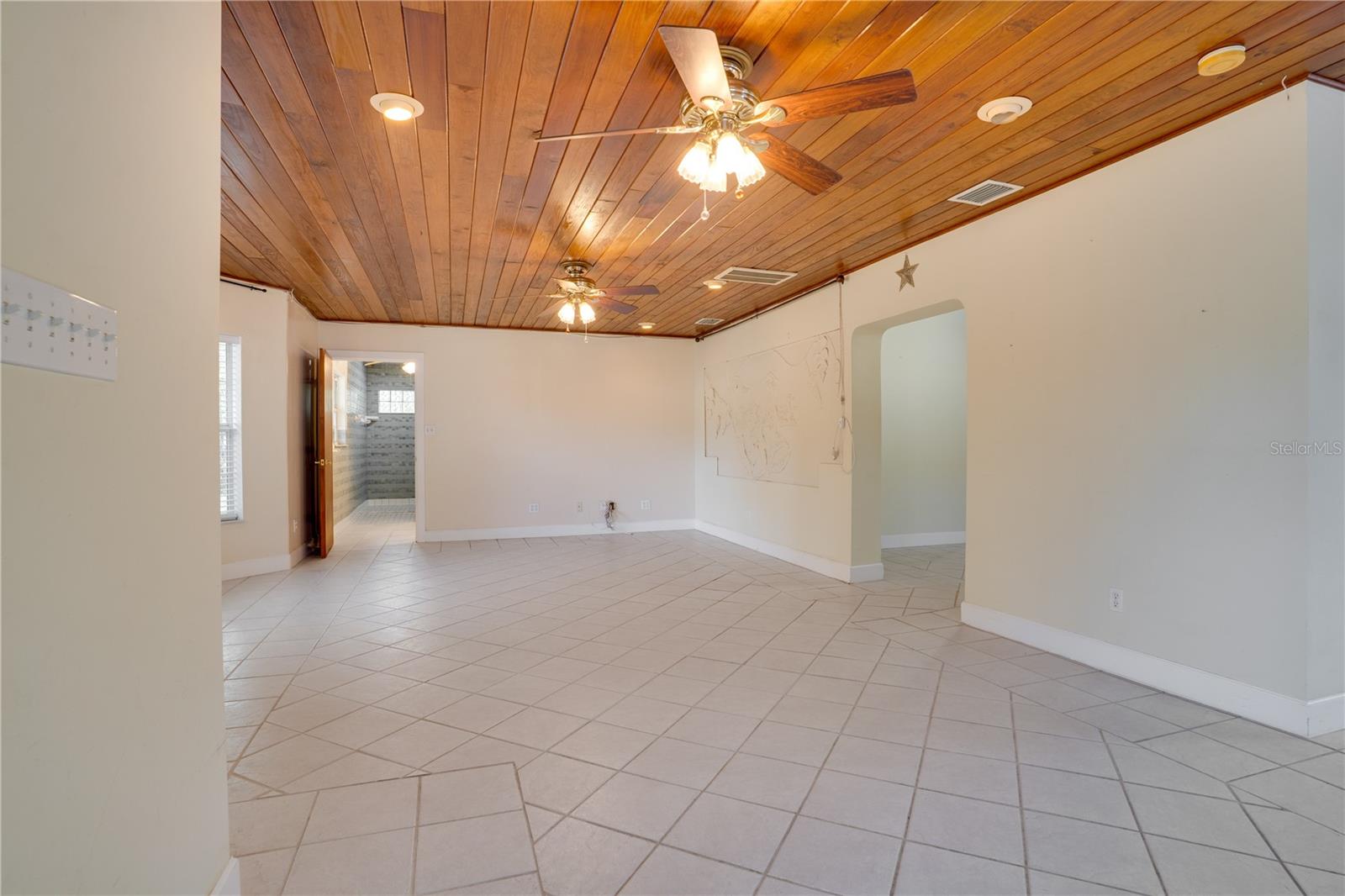 Image 4 of 36 For 1533 Suffolk Street N