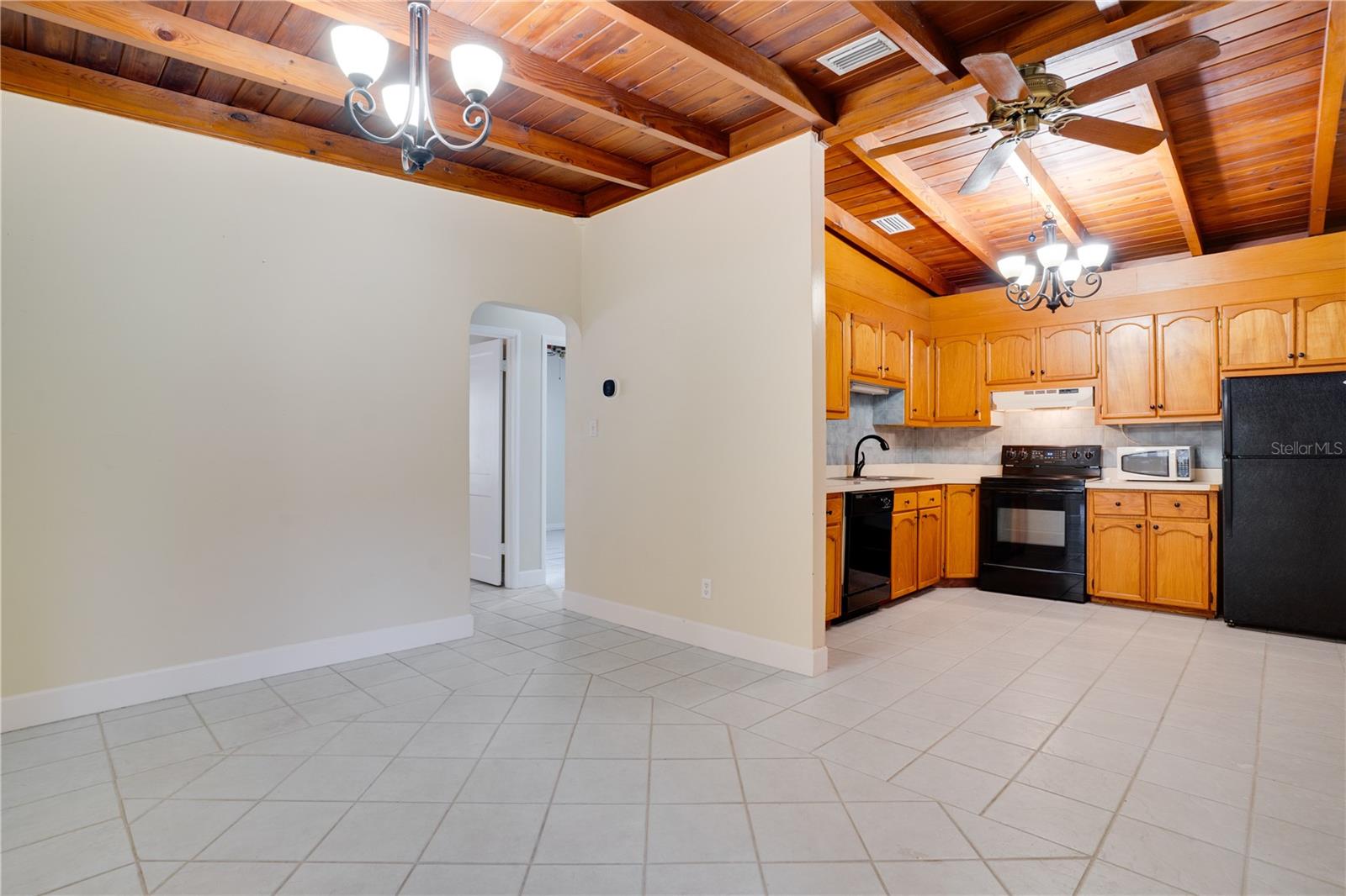 Image 8 of 36 For 1533 Suffolk Street N