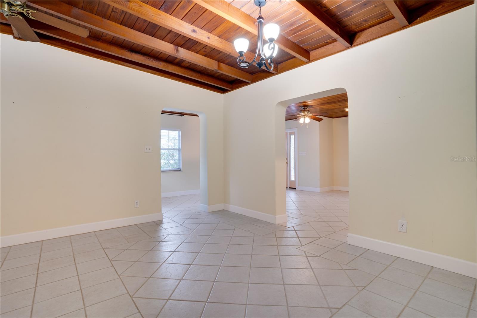 Image 9 of 36 For 1533 Suffolk Street N