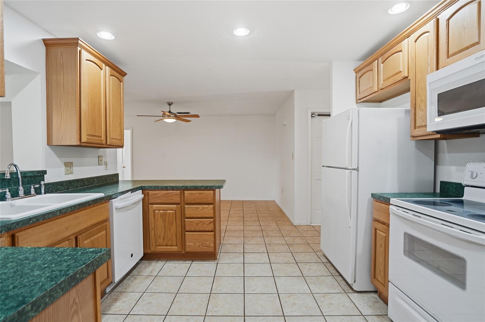 Image 11 of 28 For 26916 Magnolia Boulevard